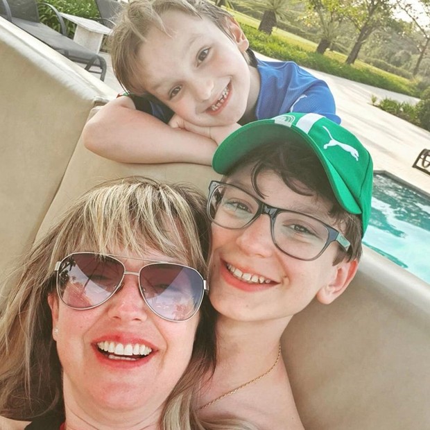 Alessandra Scatena com os filhos Estéfano e Enrico (Foto: Reprodução/Instagram)