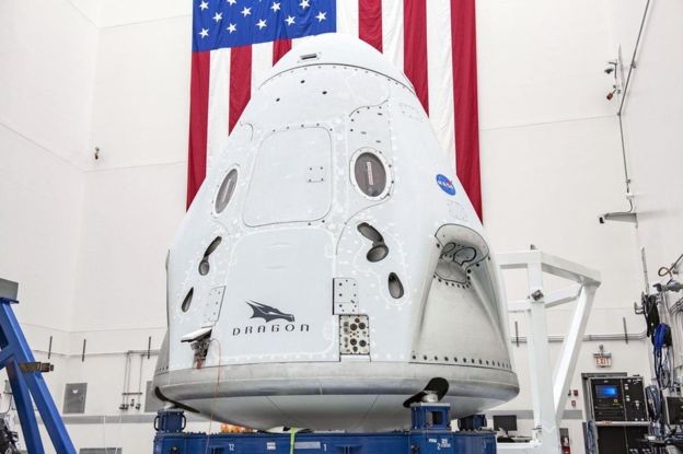A Crew Dragon será a primeira espaçonave desenvolvida por uma empresa privada a levar astronautas da Nasa para fora da Terra  (Foto: Nasa via BBC)