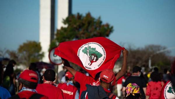 Abril vermelho: ofensiva do MST pressiona o governo Lula, que tenta atrair  o agro sem desagradar &agrave; base
