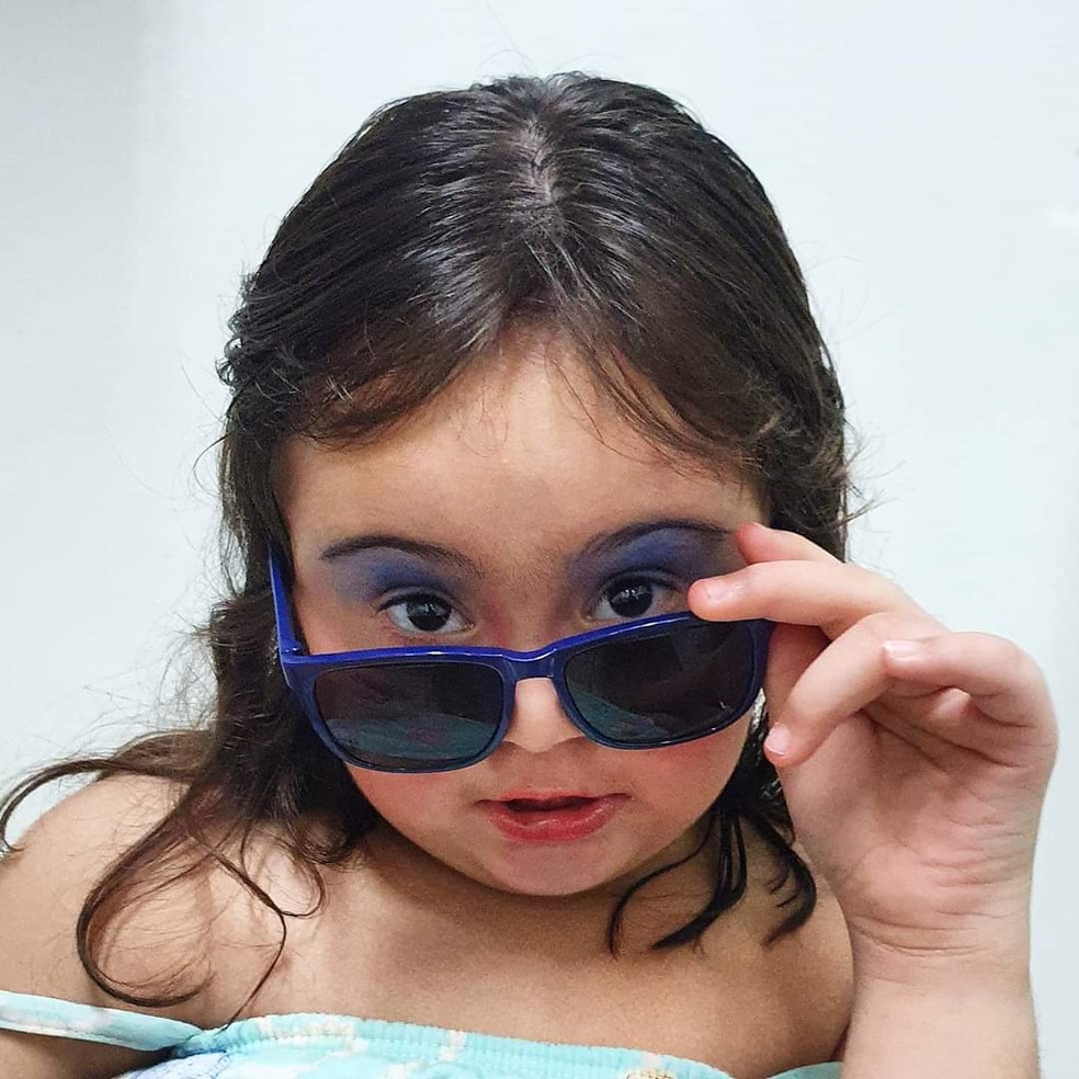 Menina com Down que faz sucesso na web participa de campanha 'Fique em  casa' com outras crian&ccedil;as | Bauru e Mar&iacute;lia | G1