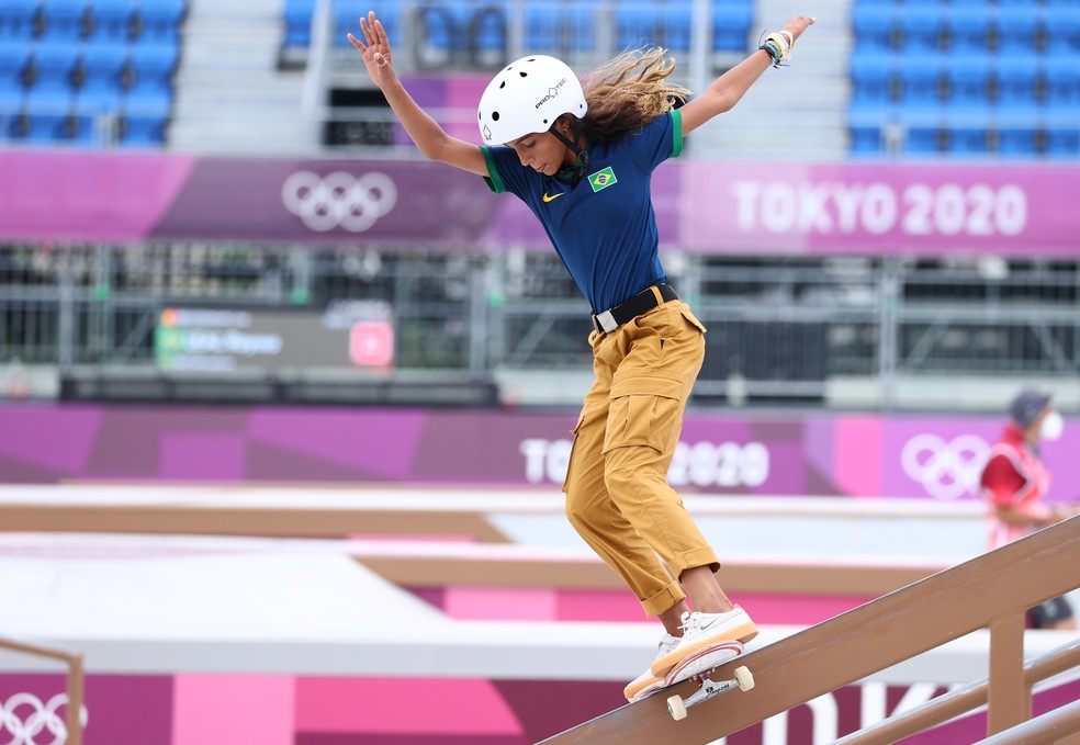 Rayssa Leal, a Fadinha, em a��o no skate street em T�quio � Foto: REUTERS/Lucy Nicholson