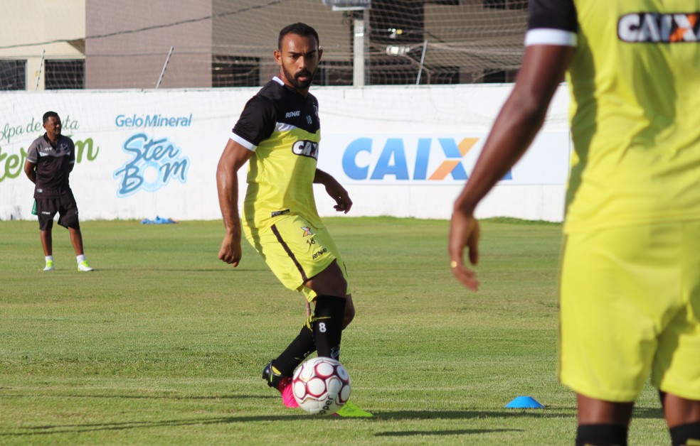 Dalberto voltou de suspensão e está confirmado no time titular (Foto: Andrei Torres/ABC FC)