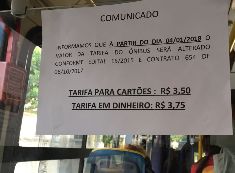 Valor de R$ 3,75 vai ser cobrado de quem pagar a tarifa em dinheiro (Foto: Stephanie Fonseca/G1)