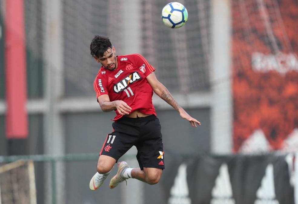 Em meio a oscila&ccedil;&atilde;o de atacantes, Paquet&aacute; virou homem-gol do Flamengo &mdash; Foto: gilvan de souza/flamengo
