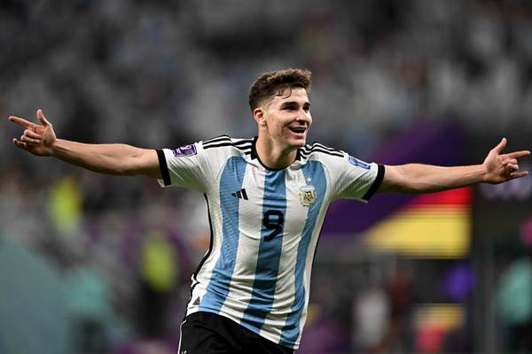 Após a Copa, Julián Álvarez retornará ao Manchester City e será