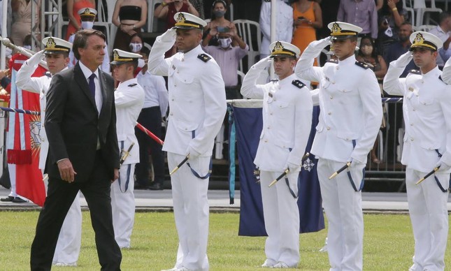 O presidente Jair Bolsonaro acompanha formatura da Marinha, no Rio de Janeiro, no ano passado 