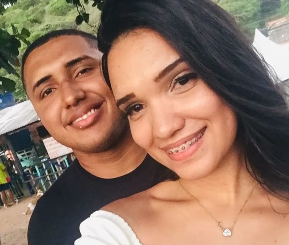 Casal morre após moto ser atingida por carro e arrastada por mais de cem metros em Natal — Foto: Arquivo da família
