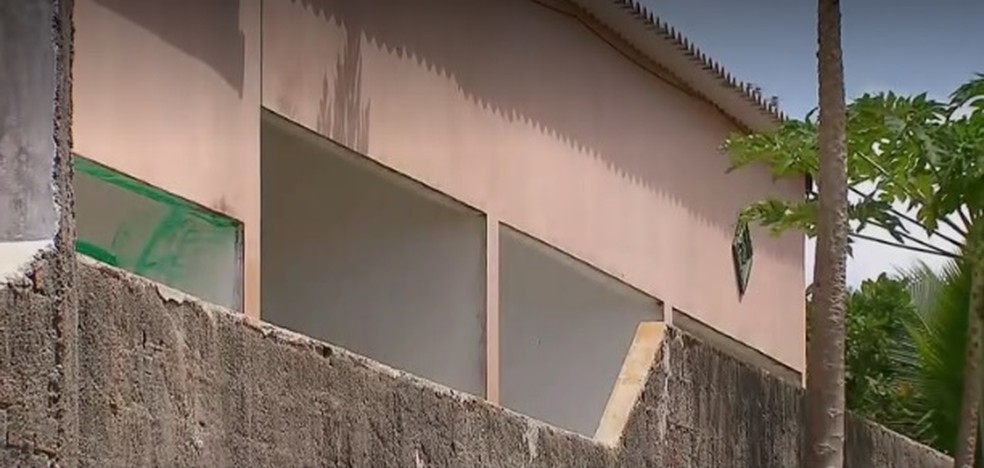 Quartos de grupos rivais ficam lado a lado na Pousada da Hora, em Enseada dos Corais, no cabo, no Grande Recife (Foto: Reprodução/TV Globo)