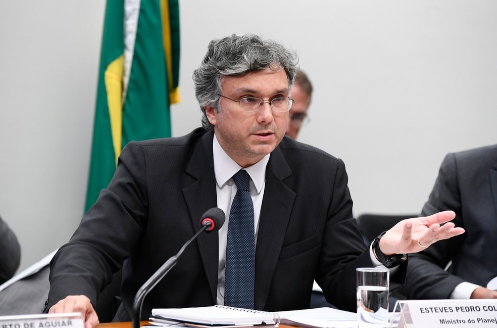 O ministro do Planejamento, Esteves Colnago, durante audiência na Comissão de Orçamento do Congresso — Foto: Marcos Oliveira/Agência Senado