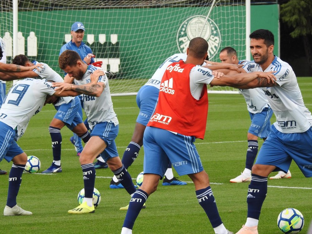 Elenco do Palmeiras repassa parte de premiação por vitórias para funcionários do clube