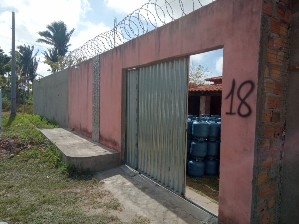 Homem é preso suspeito de receptar carga roubada de 500 botijões de gás de cozinha em Penalva, no interior do Maranhão — Foto: Divulgação/PM-MA