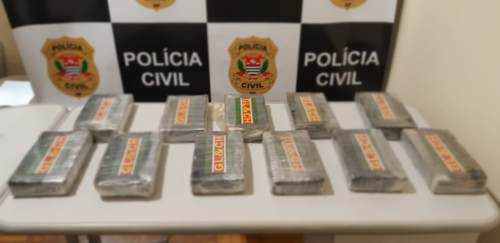 Droga foi encontrada escondida em uma caminhonete — Foto: Divulgação/Polícia Civil
