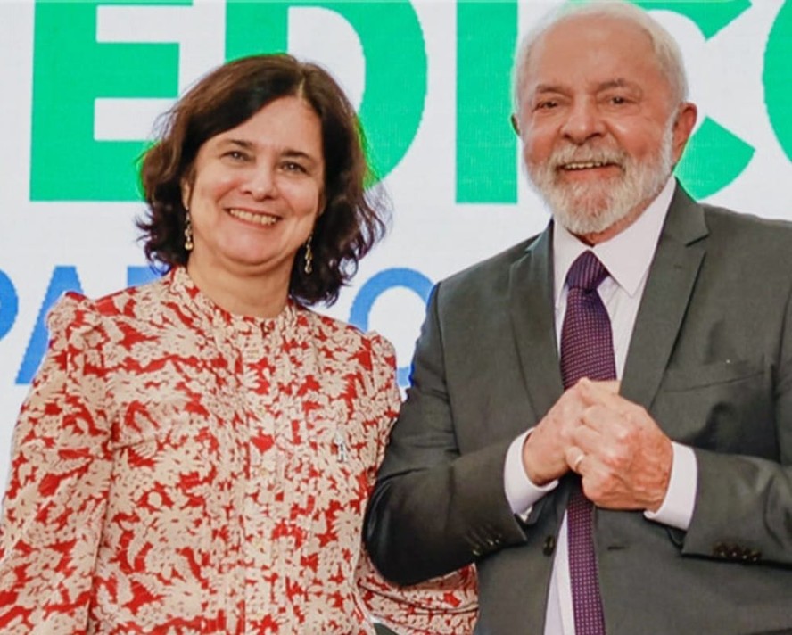 A ministra da Saúde, Nísia Trindade, e o presidente Lula