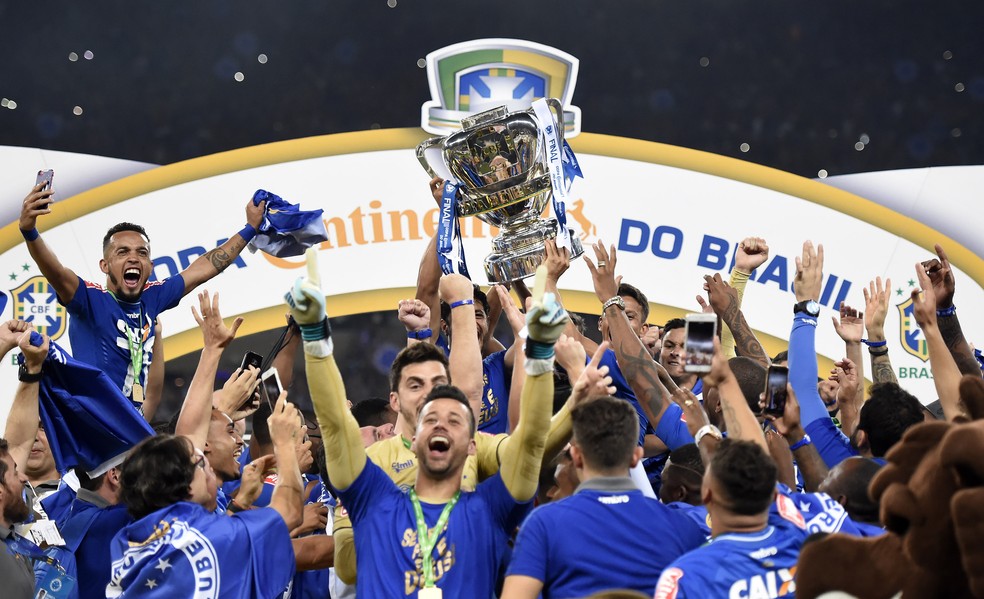 Cruzeiro levou o quinto troféu da Copa do Brasil no ano passado — Foto: André Durão