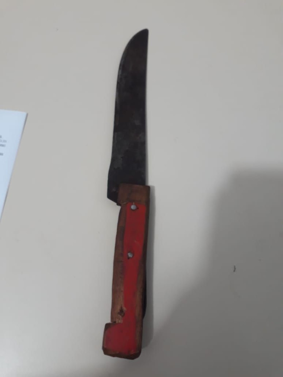 Faca apreendida com suspeito de causar tumulto em velÃ³rio (Foto: PM/DivulgaÃ§Ã£o)