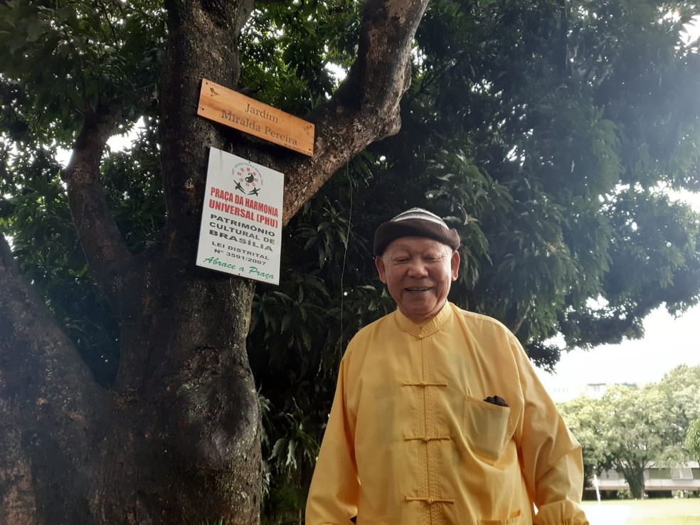 Mestre Moo Shong Woo na Praça da Harmonia Tradicional, na Asa Norte  — Foto: Carolina Cruz/G1