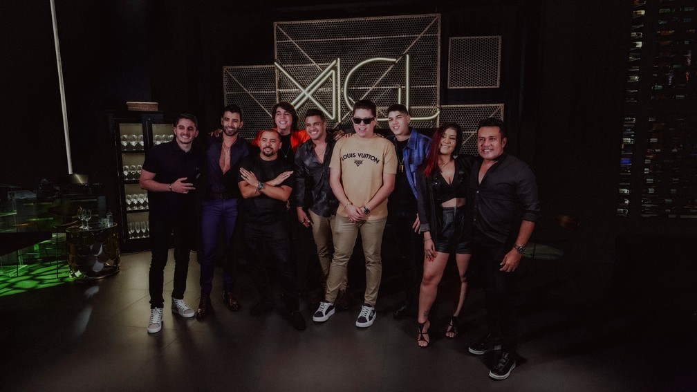 Jonas Esticado, Gusttavo Lima, Xand Avião, Nattan, DJ IVis Zé Vaqueiro, Nattan, Zé Cantor, DJ Ivis, Avine Vine, Priscila Senna posam juntos — Foto: Divulgação/Mário Maflicks