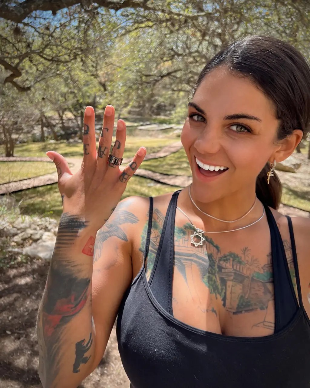 Jesse James marries former porn actress Bonnie Rotten (Alaina Hicks) after proposing to her in April (Photo: Playback/Instagram)