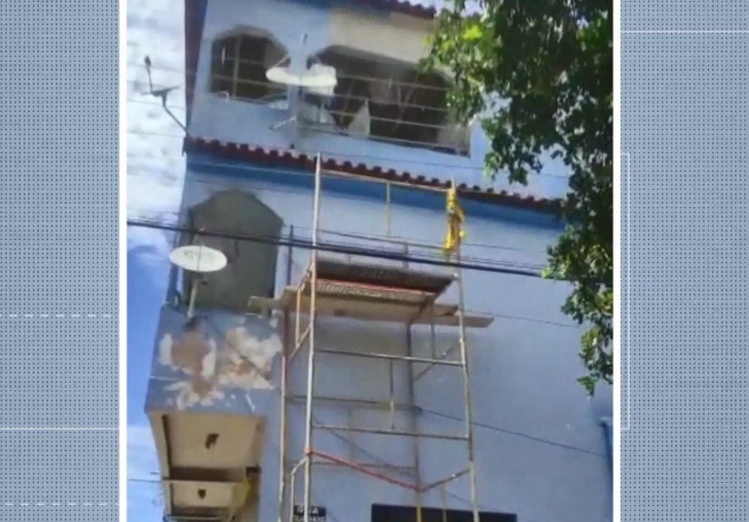 Trabalhador cai de andaime após levar choque em obra na Serra, ES