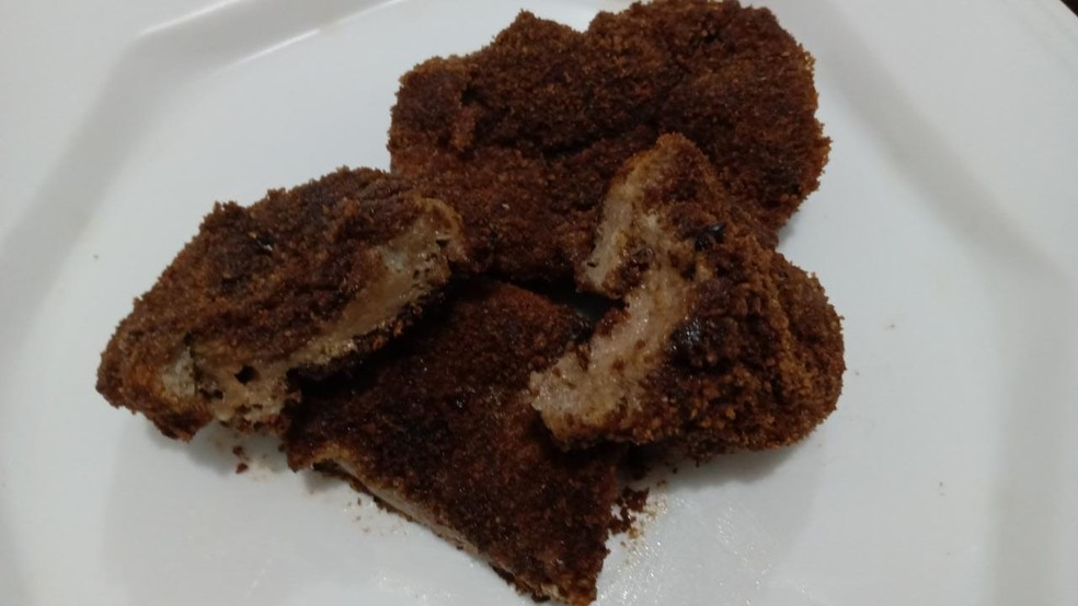 Rabanada vegana cortada ao meio &mdash; Foto: Reprodu&ccedil;&atilde;o/Thais Campista