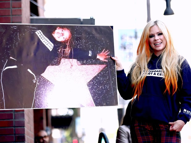 LOS ANGELES, CALIFORNIA - AUGUST 31: Avril Lavigne attends the Hollywood Walk of Fame Star Ceremony celebrating Avril Lavigne on August 31, 2022 in Los Angeles, California. (Photo by Emma McIntyre/Getty Images) (Foto: Getty Images)