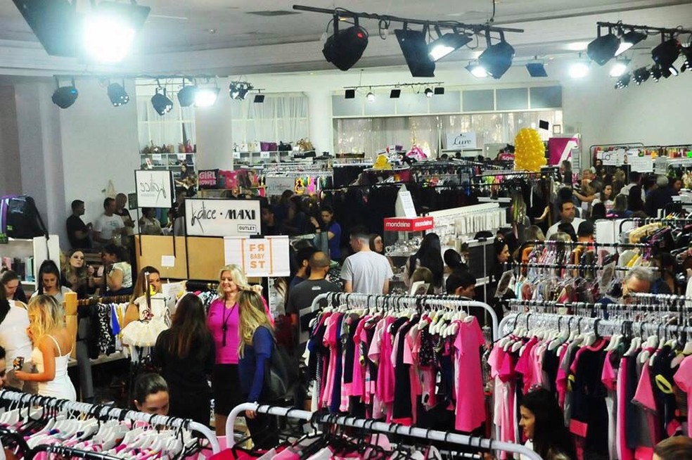 O evento reúne compras e solidariedade e terá mais de 70 lojas com descontos de até 70%. — Foto: Divulgação.