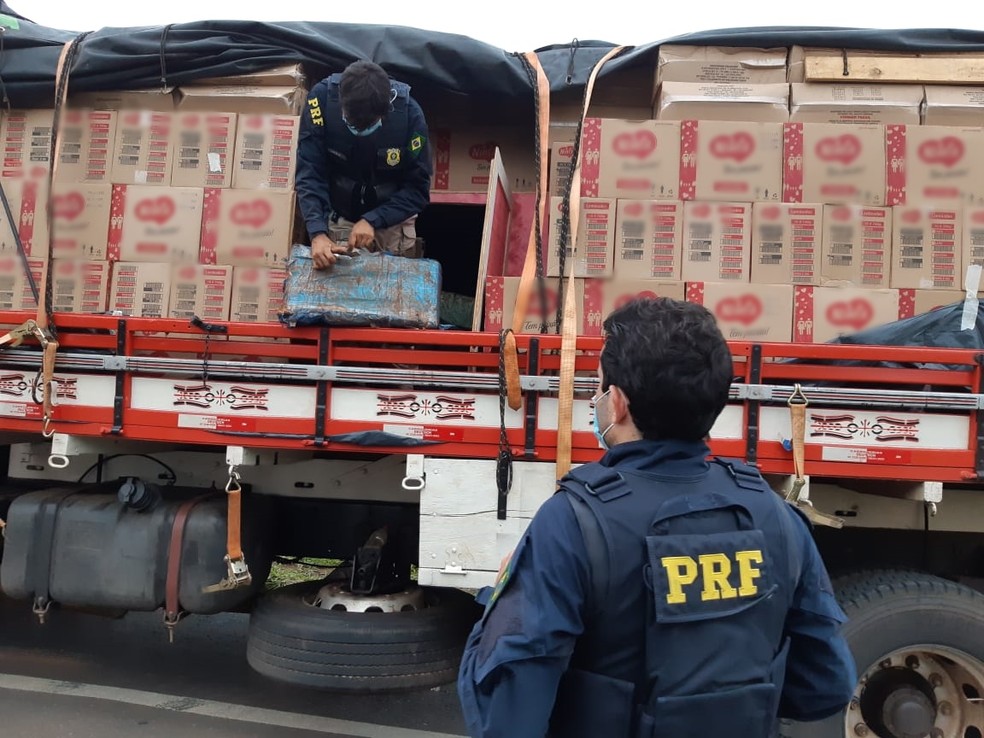 Drogas foram encontradas em compartimento oculto de veículo em Rio Preto (SP) — Foto: PRF/Divulgação