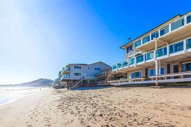 Jennifer Lopez compra casa de praia de ator em Malibu (Foto: Reprodução)