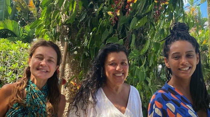 Regina Case Posa Com Adriana Esteves E Tais Araujo Matando A Saudade Famosos Gshow