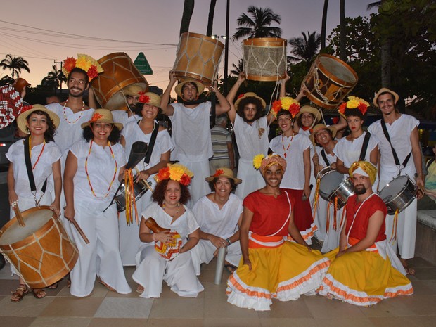 Grupo de maracatu realizou apresentações da dança na concentração do evento (Foto: Walter Paparazzo/G1)