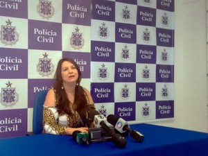 Delegada Andréa Ribeiro, responsável pelo caso, disse que crime pode ter sido motivado por vingança (Foto: Maiana Belo/G1) Delegada Andréa Ribeiro, responsável pelo caso, disse que crime pode ter sido motivado por vingança (Foto: Maiana Belo/G1)