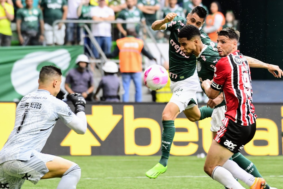 Murilo leva o terceiro amarelo e desfalca Palmeiras contra o Avaí