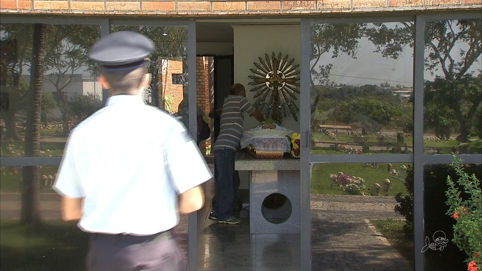 Corpo de tenente da PM assassinado em Fortaleza é velado (Foto: Reprodução/TV Verdes Mares)