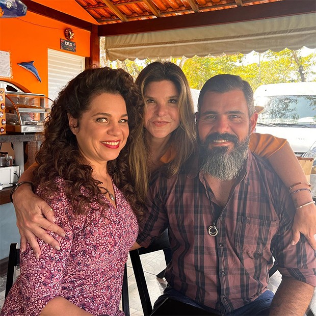 Isabel Teixeira, Cristiana Oliveira e Juliano Cazarré (Foto: Reprodução / Instagram)