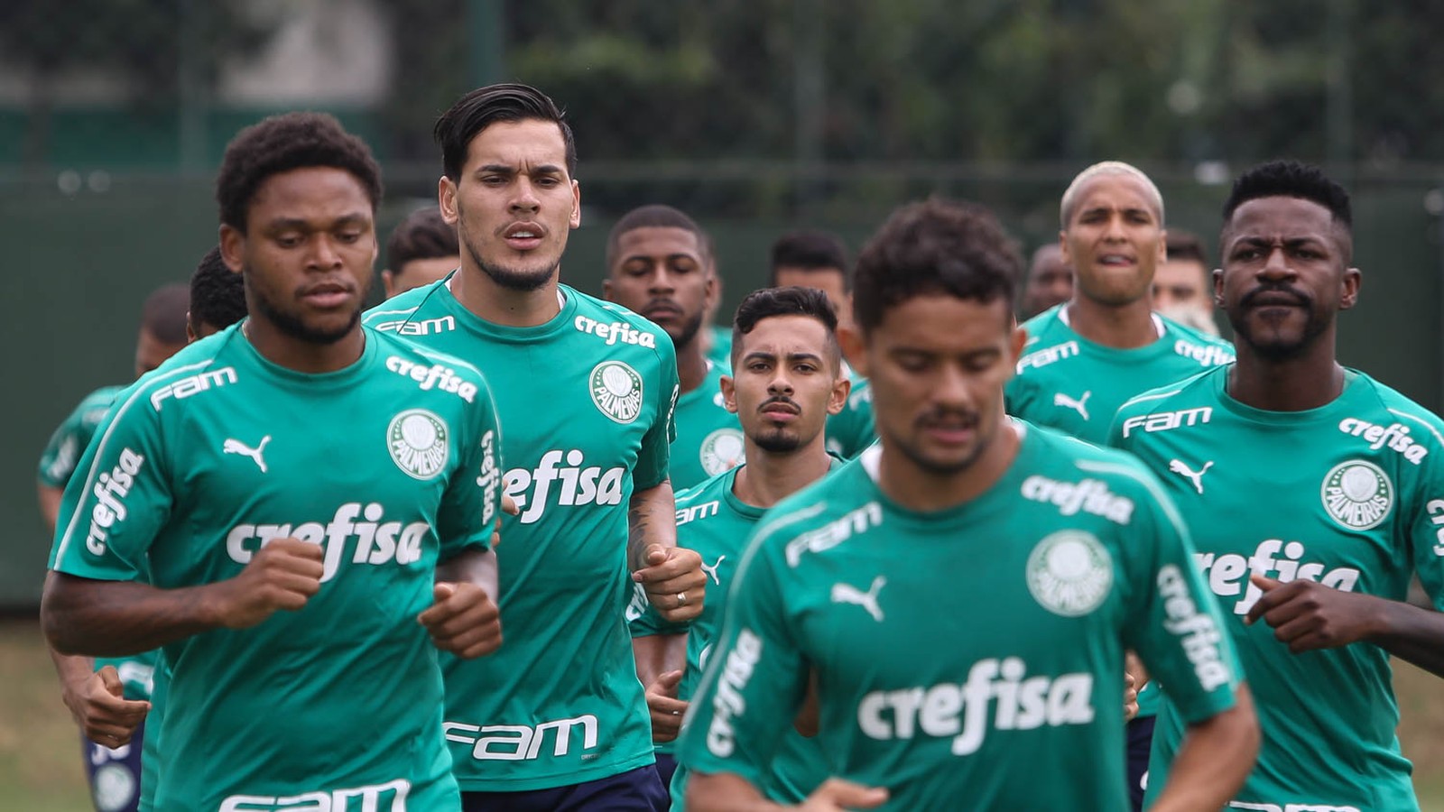Com a presença de trio de negociáveis, Luxemburgo comanda treino intenso na Academia