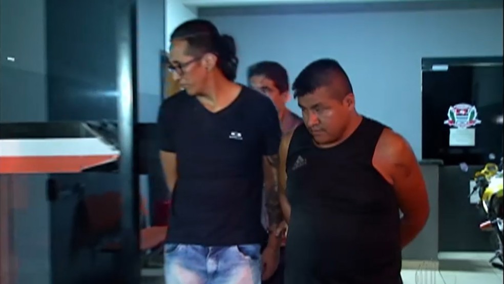 Miguel Alvaro Bautista Silva e Roberto Kally Javier foram presos suspeitos de participar da morte de fam&iacute;lia boliviana &mdash; Foto: Reprodu&ccedil;&atilde;o/TV Di&aacute;rio