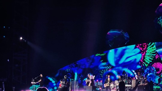 Coldplay leva Engenhão a viagem intergaláctica com mensagem sustentável