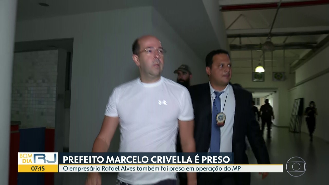 Marcelo Crivella, Rafael Lopes e Mauro Macedo foram presos e já estão na Cidade da Polícia