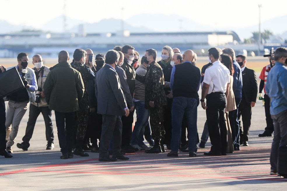 Chegada do presidente Bolsonaro em Florianópolis — Foto: Diórgenes Pandini/ NSC 