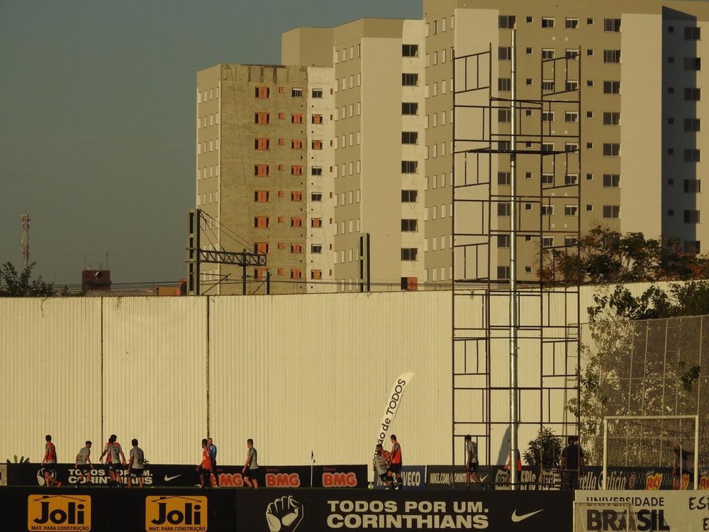 Aposentadoria da grua: Corinthians monitora treino com drone e instala câmeras nos campos do CT