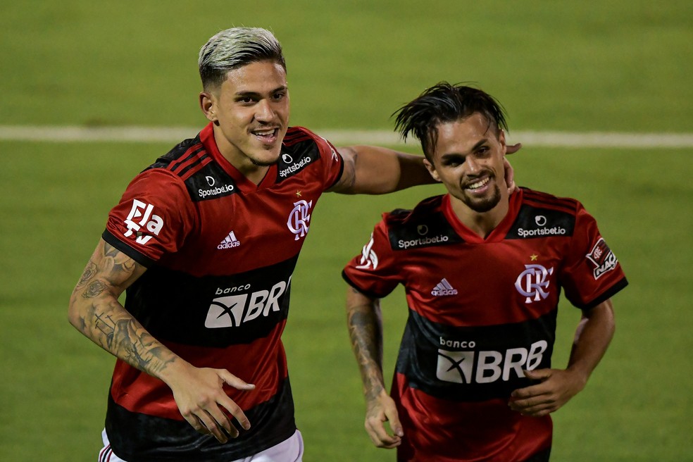 Dupla reserva dedide para o Flamengo &mdash; Foto: Thiago Ribeiro / Agif