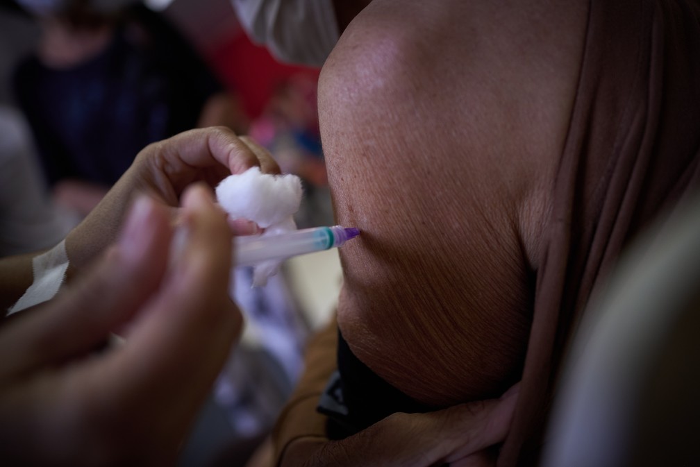 Vacinação ainda é lenta no estado — Foto: IGOR DO VALE/ESTADÃO CONTEÚDO