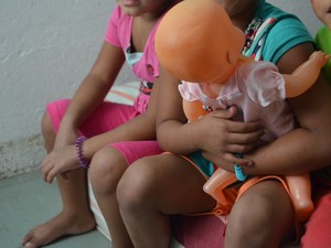 Crianças aguardam por apadrinhamento  (Foto: Rodrigo Sales/G1)