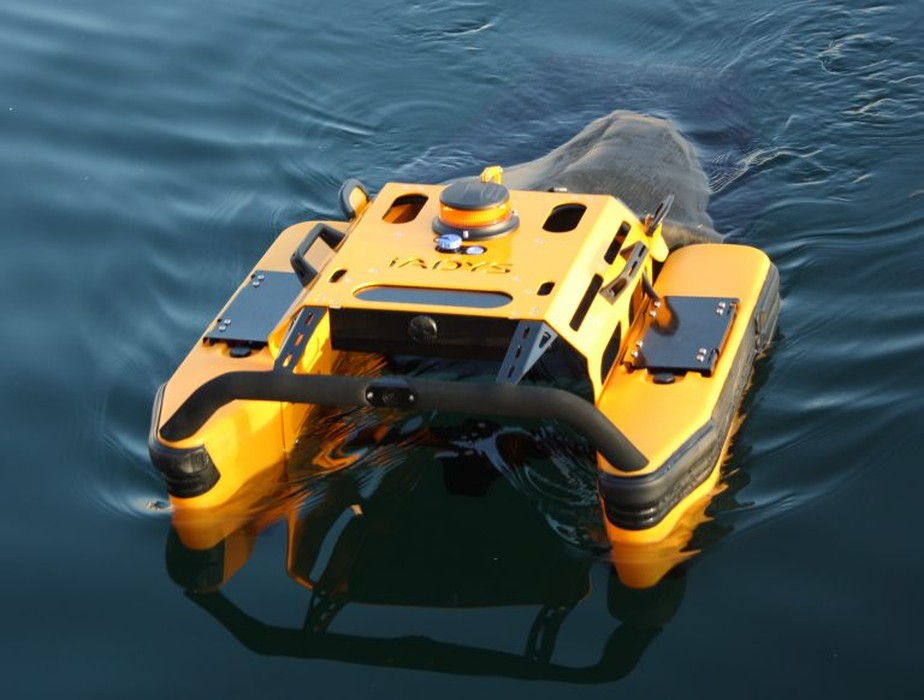 Na França, cientistas criam robô que gosta de comer lixo marinho