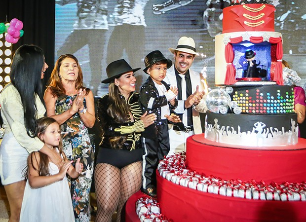 Simone e Kaká Diniz celebram o aniversário do filho, Henry (Foto: Guirlanda Lima/ Brazil News) Simone e Kaká Diniz celebram o aniversário do filho, Henry (Foto: Guirlanda Lima/ Brazil News)