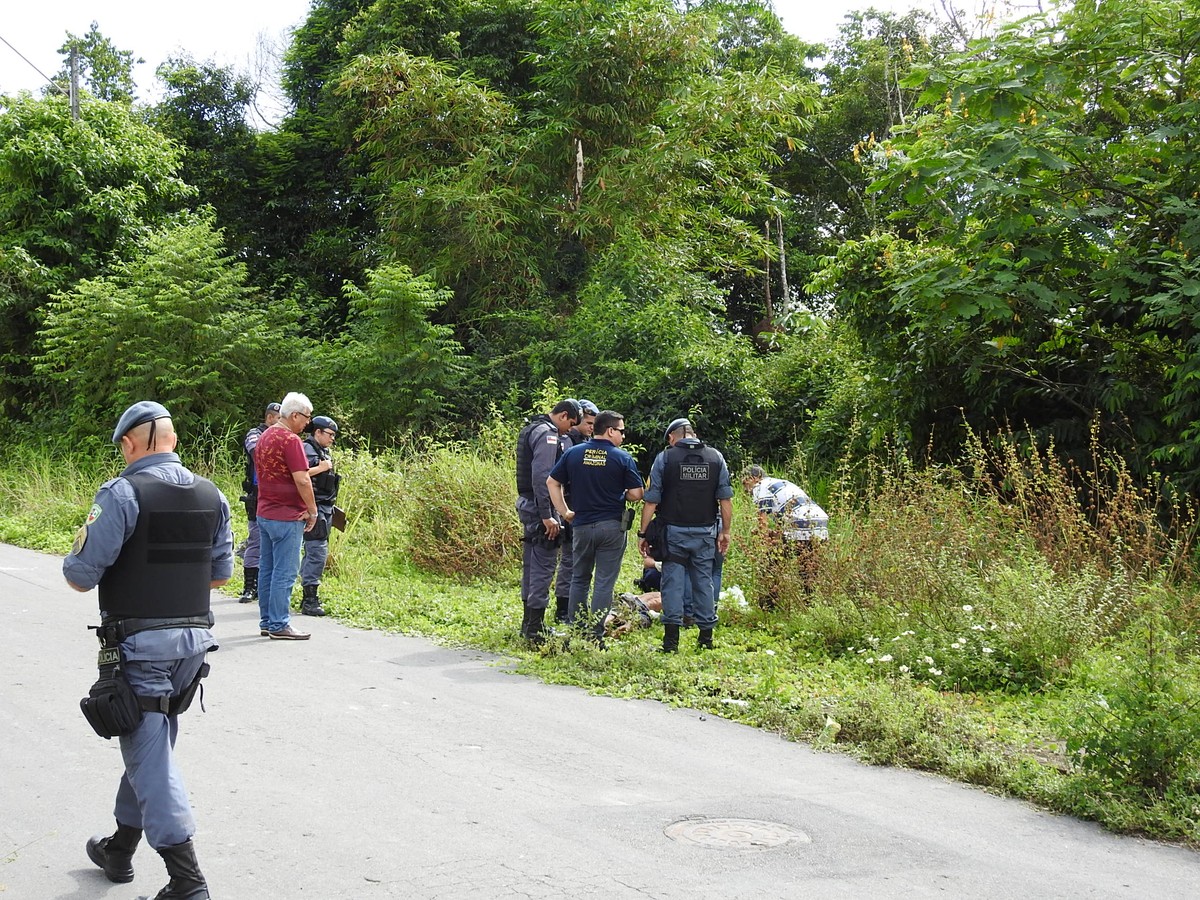 Corpo Com Pés E Mãos Amarradas é Encontrado Em Terreno Baldio Na Zona