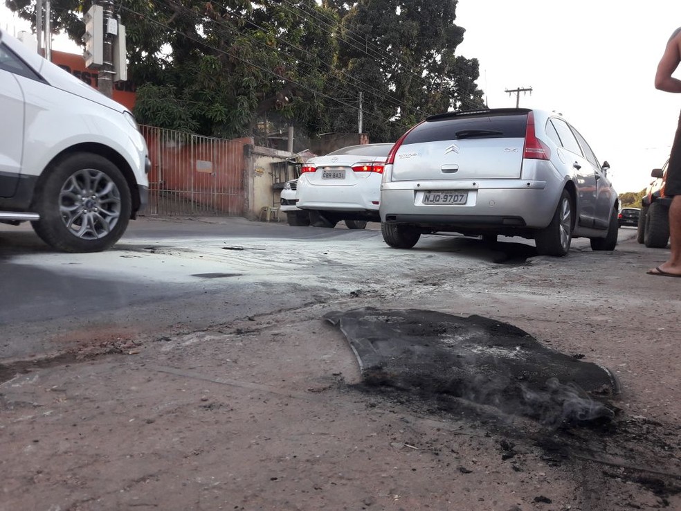 A criança foi retirada do veículo e ninguém ficou ferido (Foto: Leandro Agostini/CAFM)