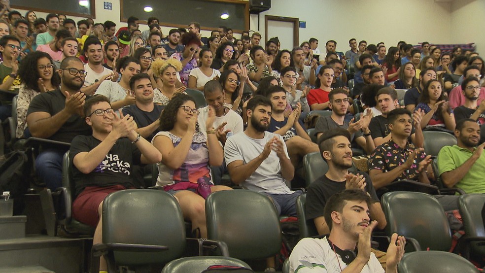 Estudantes da disciplina 'felicidade', na UnB, em imagem de arquivo — Foto: TV Globo/Reprodução