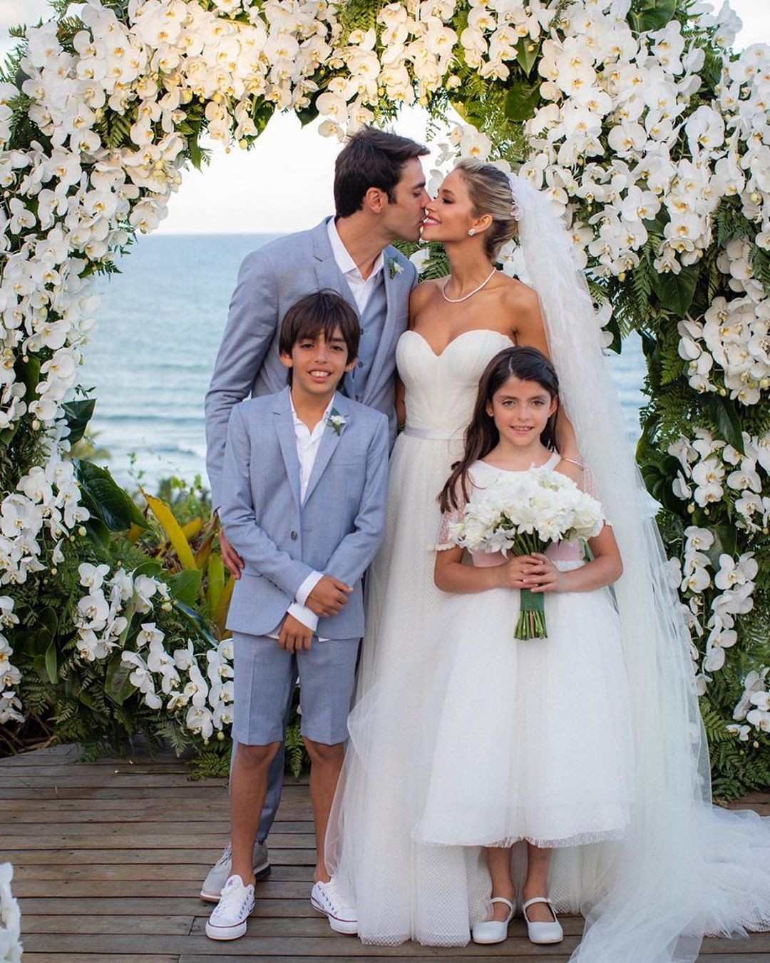 Kaká com a noiva, Carol Dias, e os filhos (Foto: Reprodução/ Instagram)