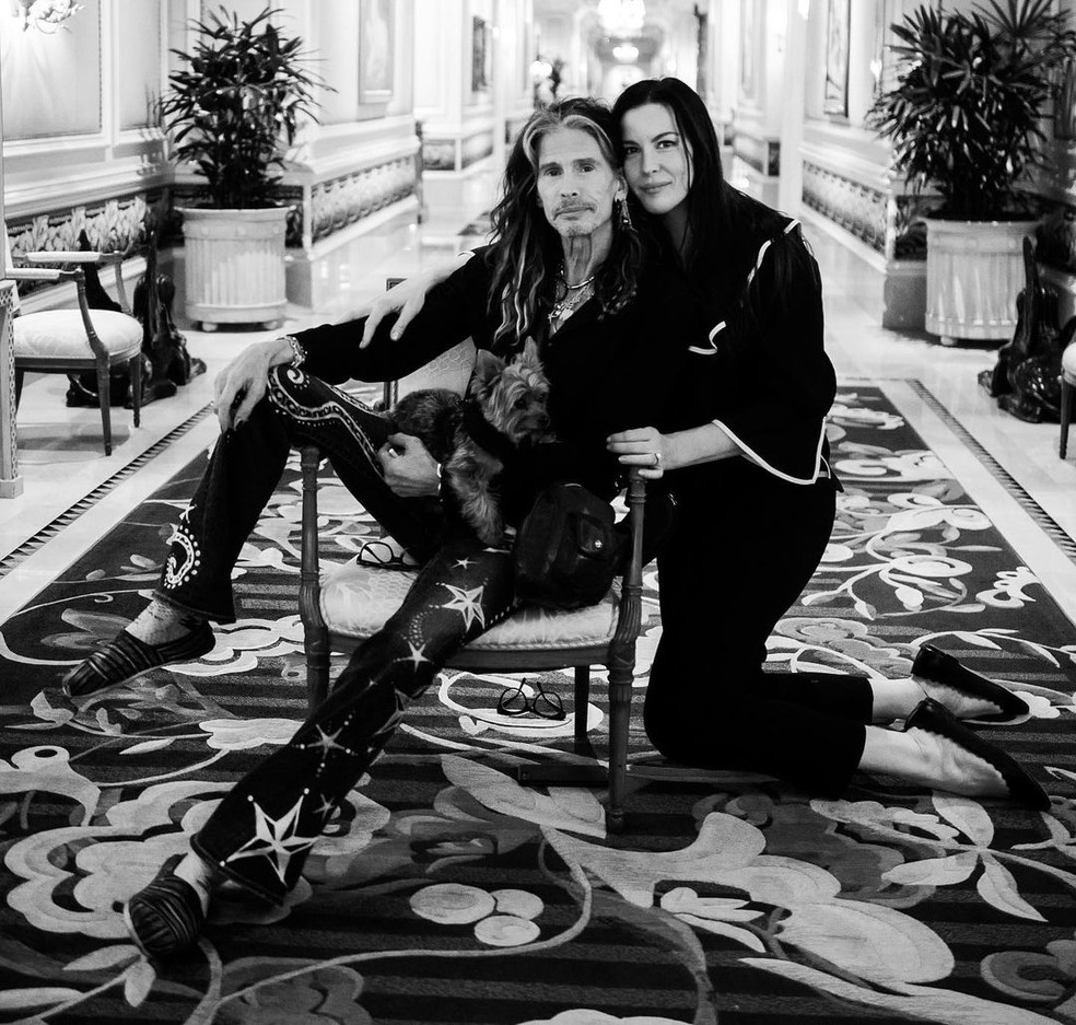 O músico Steven Tyler ao lado da filha, a atriz Liv Tyler — Foto: reprodução/Instagram